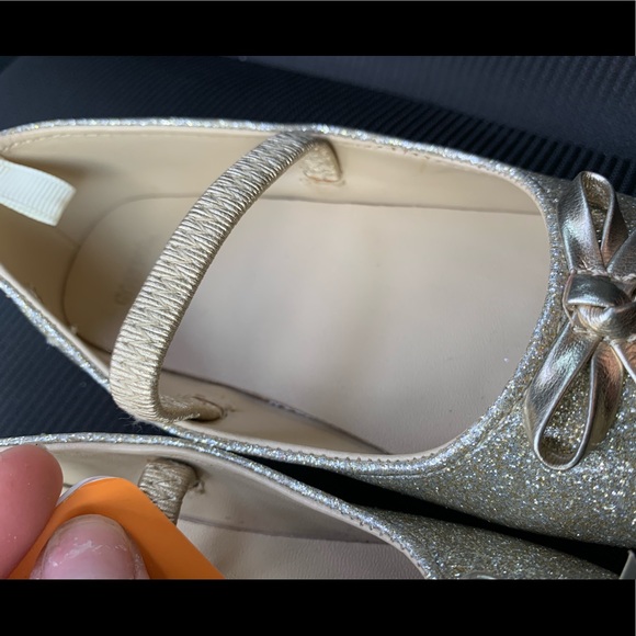 Girls gold sparkly bow slip on flats size 8 NWT - Picture 7 of 8